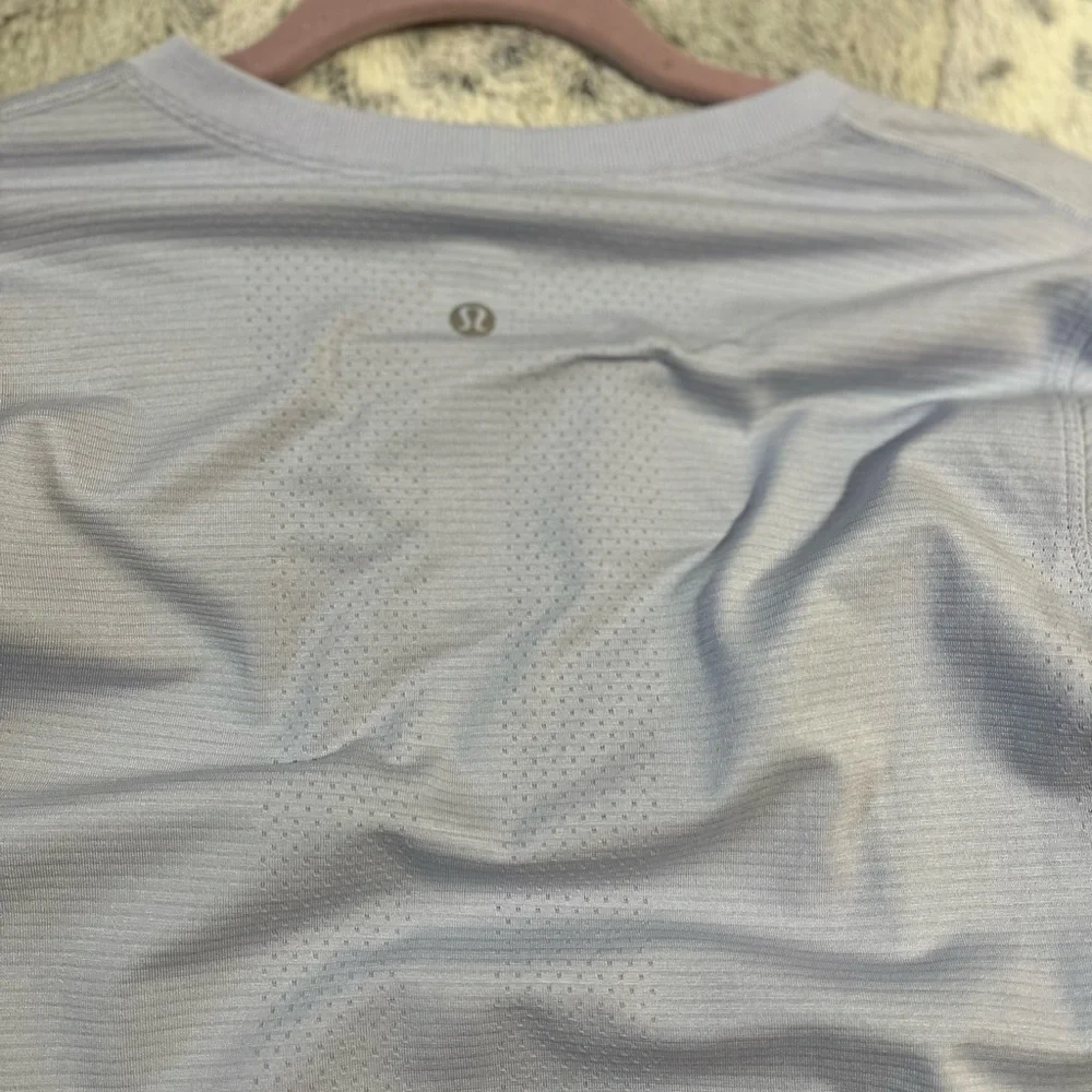 Lululemon Swiftly Tech Relaxed Light Blue Long Sleeve Top Women’s Size 6